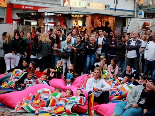 Public Viewing EM Deutschland - Italien - Euroherz Fanmeile – Foto 2