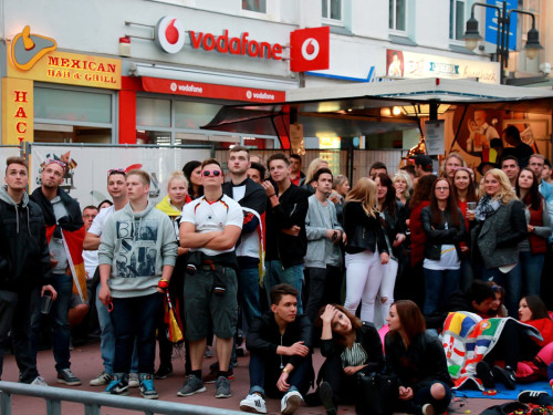 Public Viewing EM Deutschland - Italien - Euroherz Fanmeile – Foto 5
