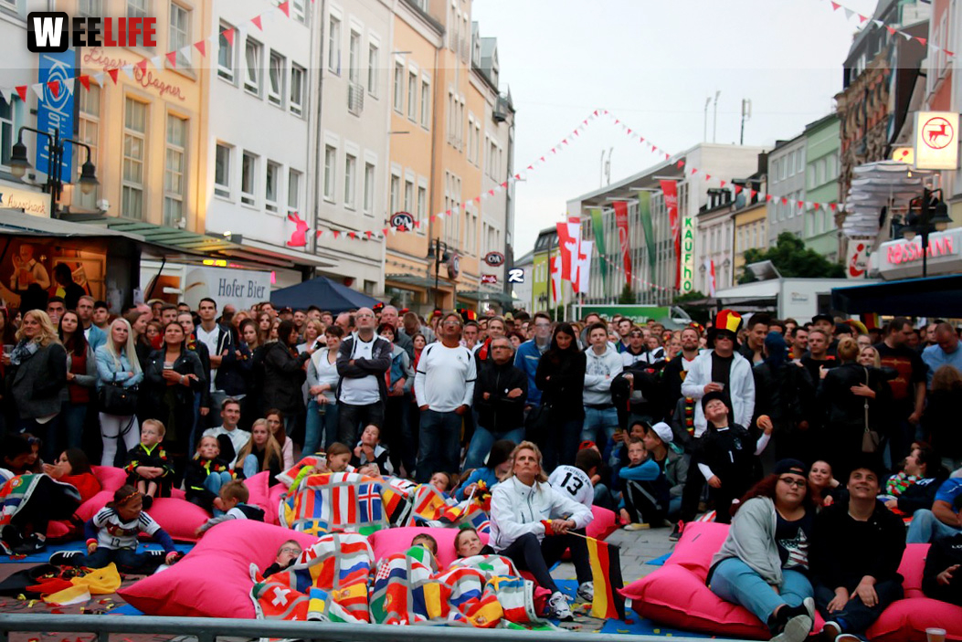 Public Viewing EM Deutschland - Italien - Euroherz Fanmeile