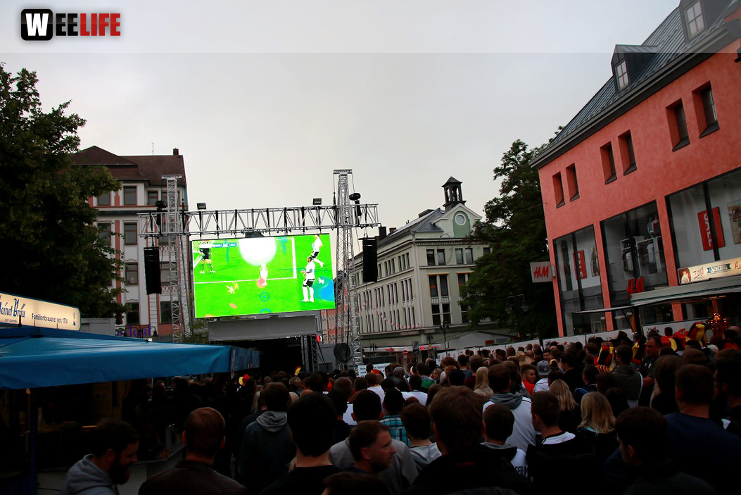 Public Viewing EM Deutschland - Italien - Euroherz Fanmeile
