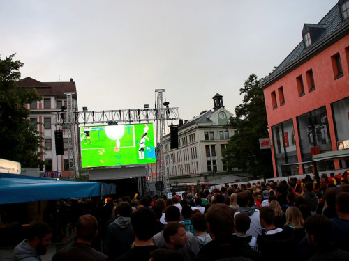Public Viewing EM Deutschland - Italien - Euroherz Fanmeile – Foto 13