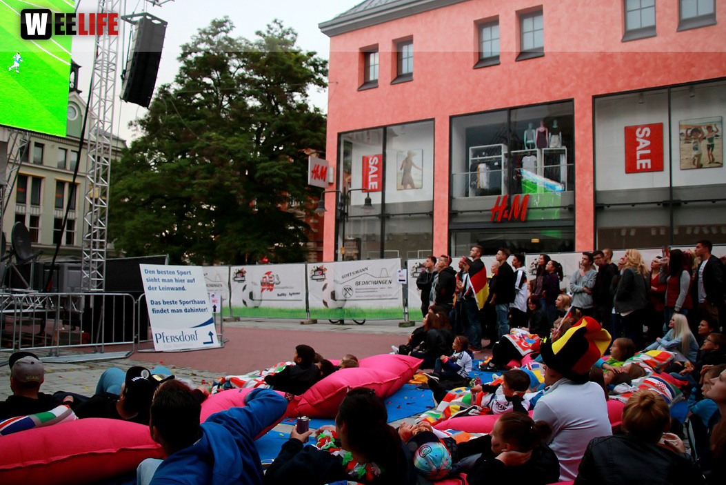 Public Viewing EM Deutschland - Italien - Euroherz Fanmeile