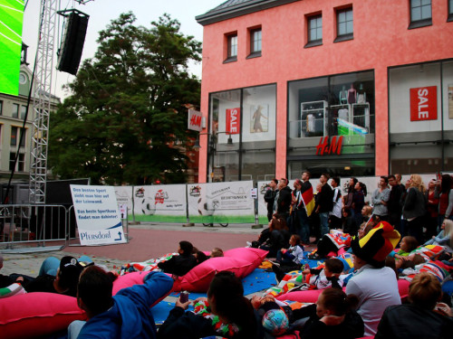 Public Viewing EM Deutschland - Italien - Euroherz Fanmeile – Foto 22