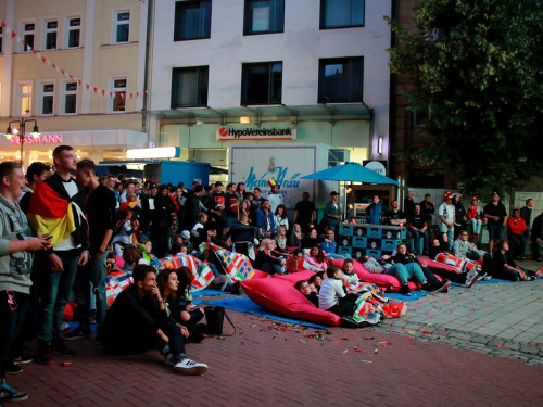 Public Viewing EM Deutschland - Italien - Euroherz Fanmeile – Foto 30