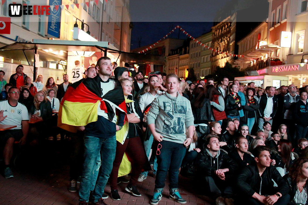 Public Viewing EM Deutschland - Italien - Euroherz Fanmeile