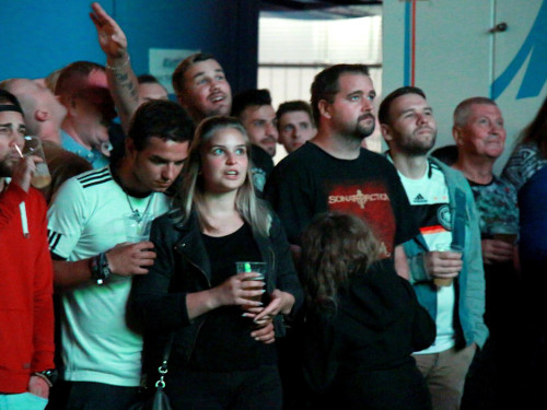 Public Viewing EM Deutschland - Italien - Euroherz Fanmeile – Foto 59