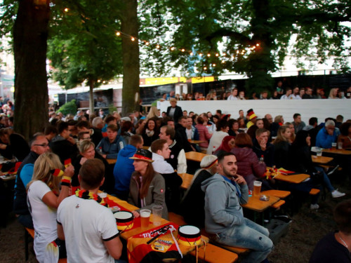 Public Viewing EM Deutschland - Italien ParkCafe – Foto 5