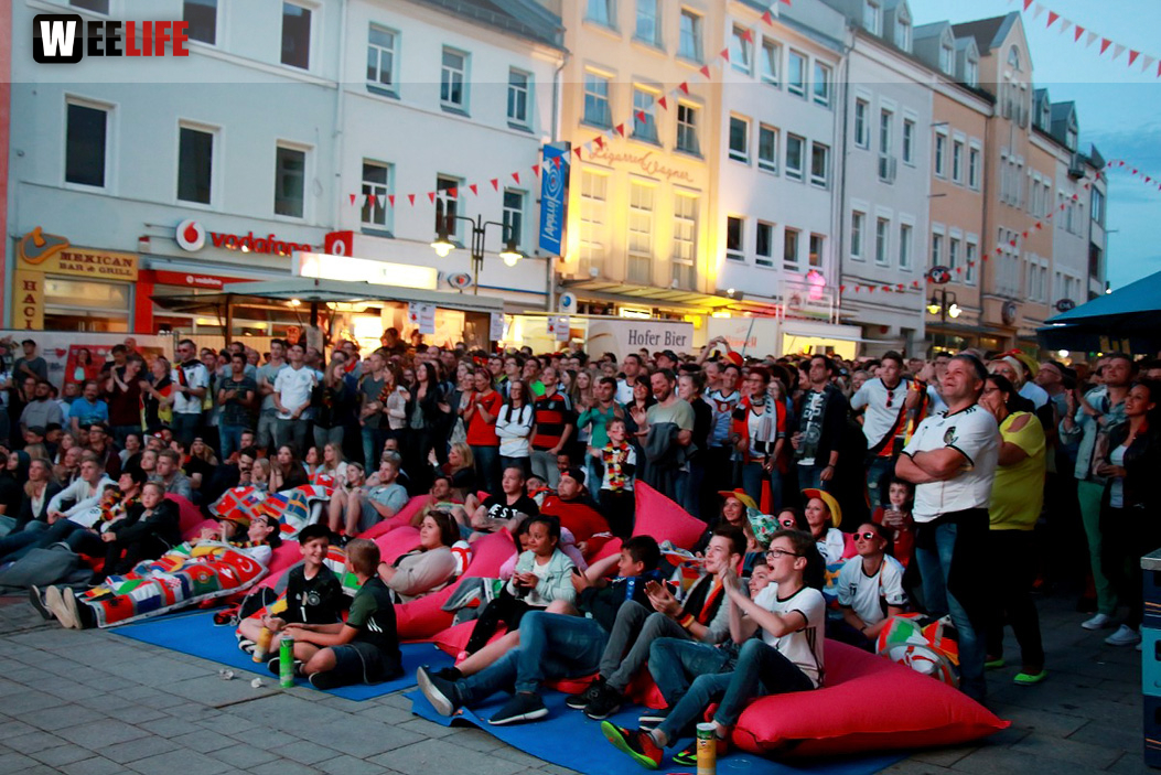 Public Viewing EM Deutschland Frankreich Euroherz Fanmeile
