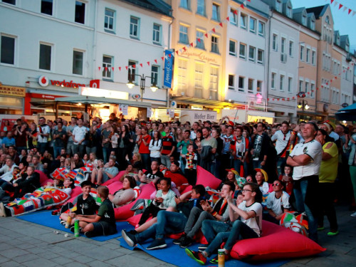Public Viewing EM Deutschland Frankreich Euroherz Fanmeile – Foto 3