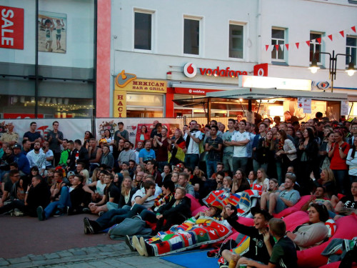 Public Viewing EM Deutschland Frankreich Euroherz Fanmeile – Foto 4