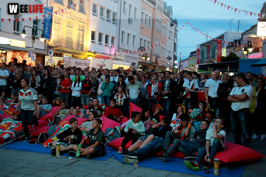 Public Viewing EM Deutschland Frankreich Euroherz Fanmeile