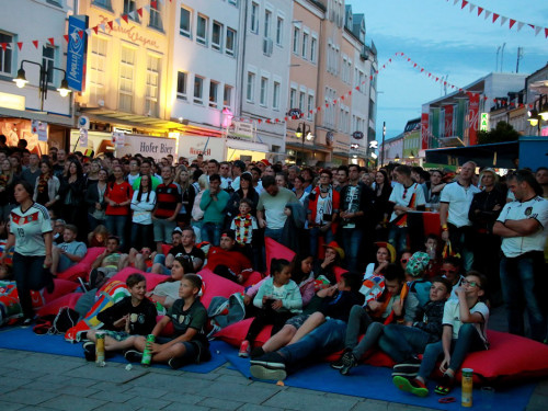 Public Viewing EM Deutschland Frankreich Euroherz Fanmeile – Foto 7