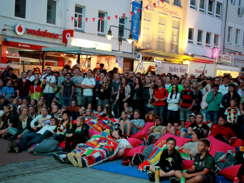 Public Viewing EM Deutschland Frankreich Euroherz Fanmeile – Foto 8