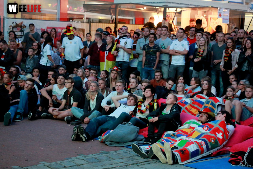 Public Viewing EM Deutschland Frankreich Euroherz Fanmeile