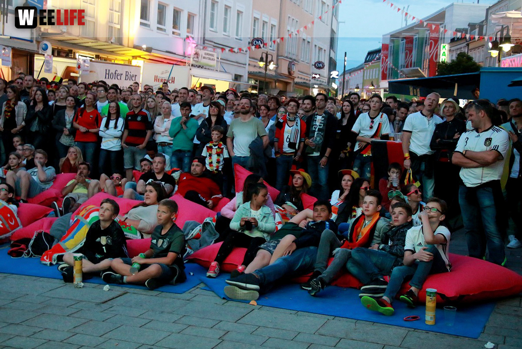 Public Viewing EM Deutschland Frankreich Euroherz Fanmeile