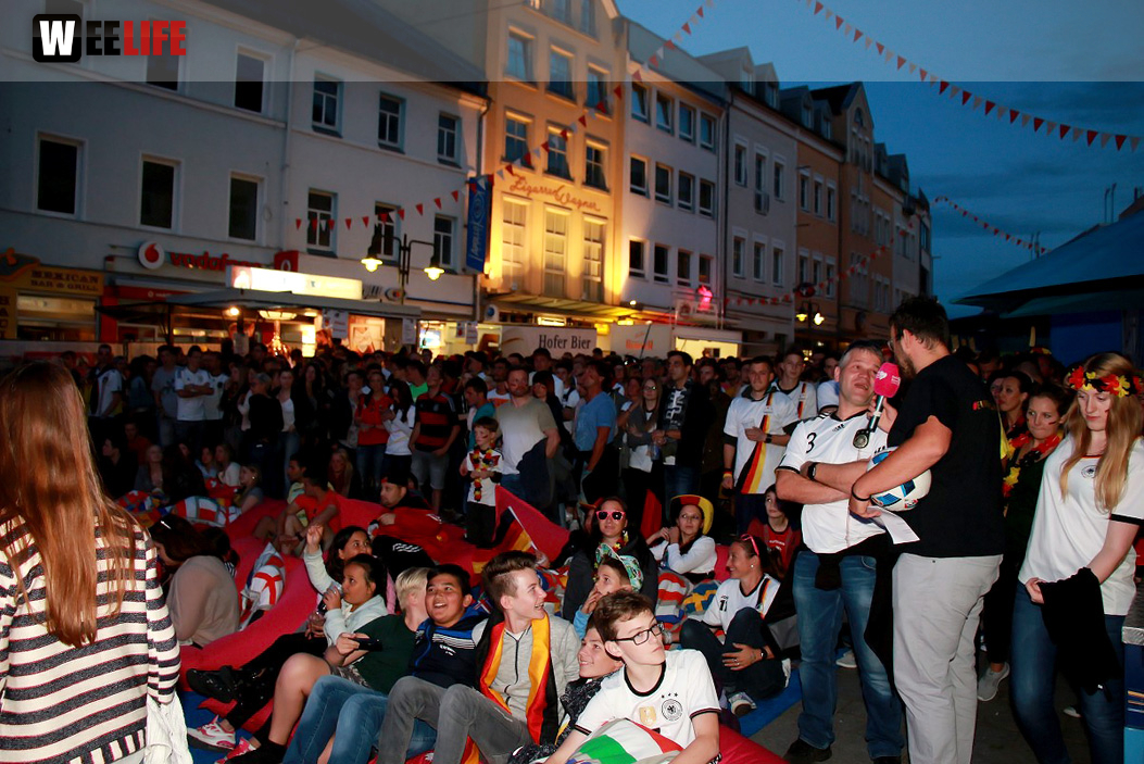 Public Viewing EM Deutschland Frankreich Euroherz Fanmeile