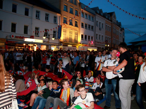 Public Viewing EM Deutschland Frankreich Euroherz Fanmeile – Foto 11