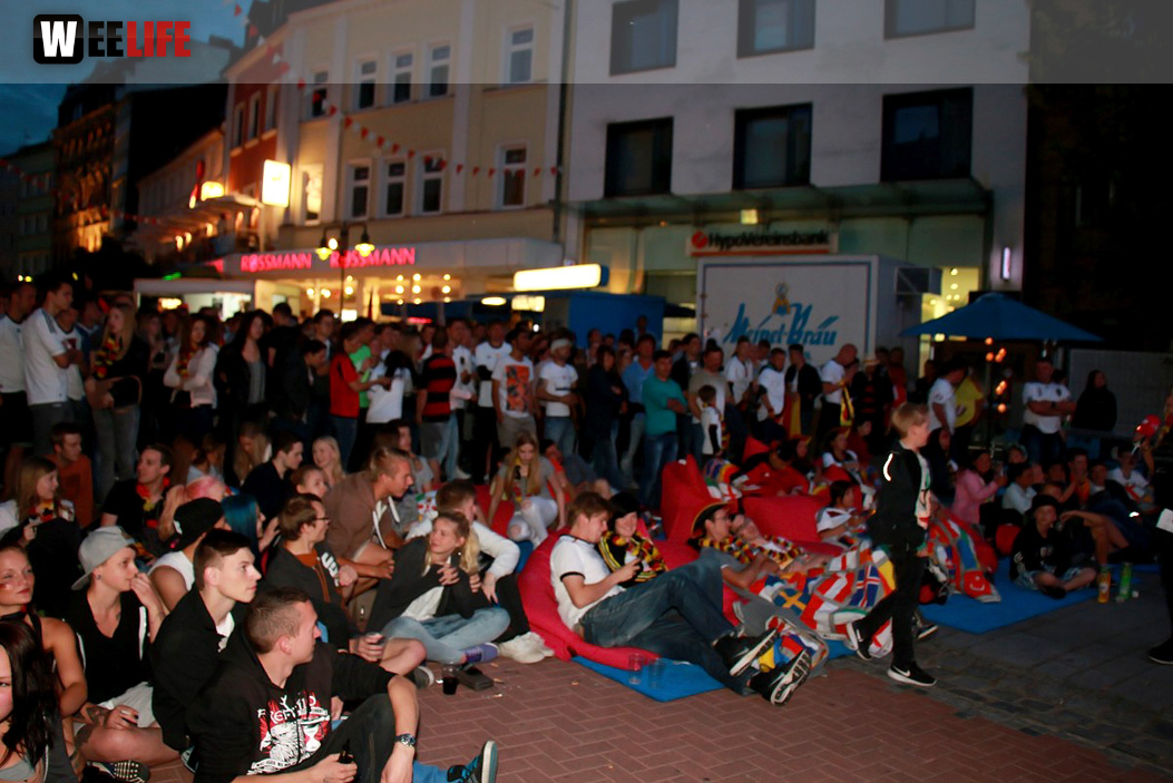 Public Viewing EM Deutschland Frankreich Euroherz Fanmeile