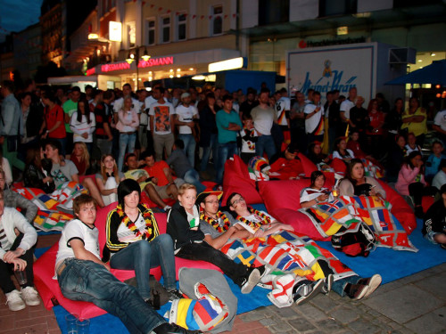 Public Viewing EM Deutschland Frankreich Euroherz Fanmeile – Foto 13