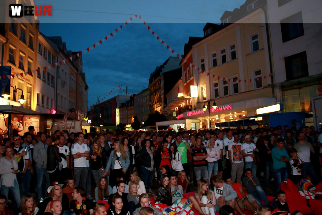 Public Viewing EM Deutschland Frankreich Euroherz Fanmeile