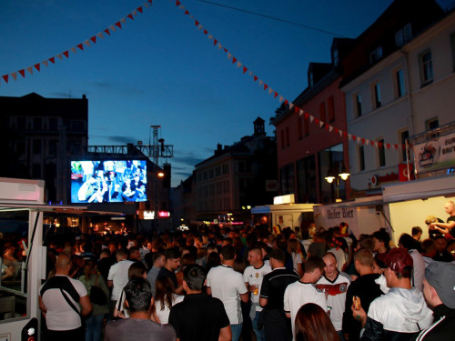 Public Viewing EM Deutschland Frankreich Euroherz Fanmeile – Foto 19