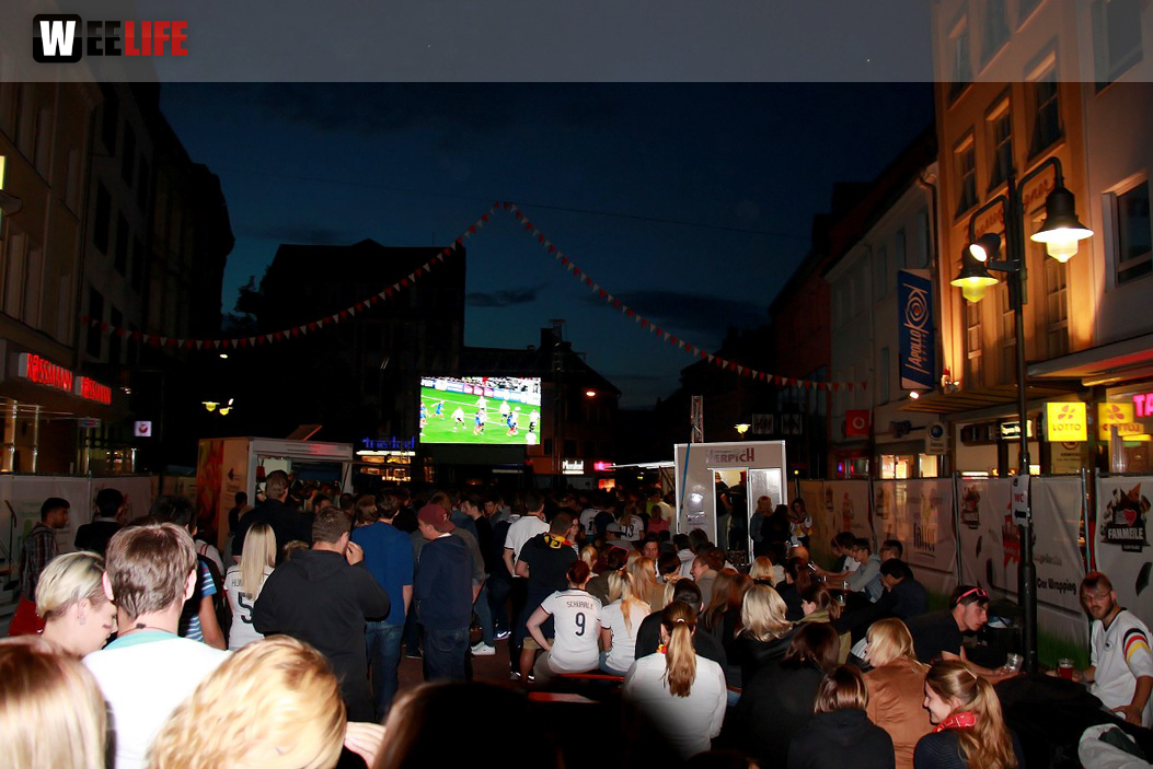 Public Viewing EM Deutschland Frankreich Euroherz Fanmeile