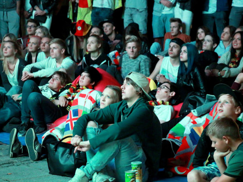 Public Viewing EM Deutschland Frankreich Euroherz Fanmeile – Foto 32
