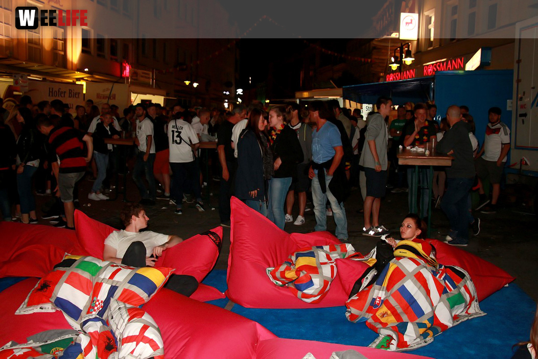 Public Viewing EM Deutschland Frankreich Euroherz Fanmeile