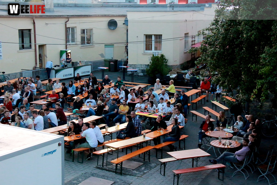 Public Viewing EM Deutschland Frankreich Trompeter,Buttler\'s, Rossini,KKH, Treffpunkt