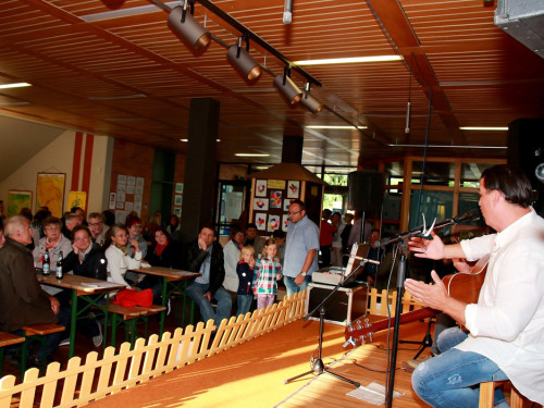 Innenhof Konzert Moschendorf mit FRIEDRICH & WIESENHÜTTER – Foto 11