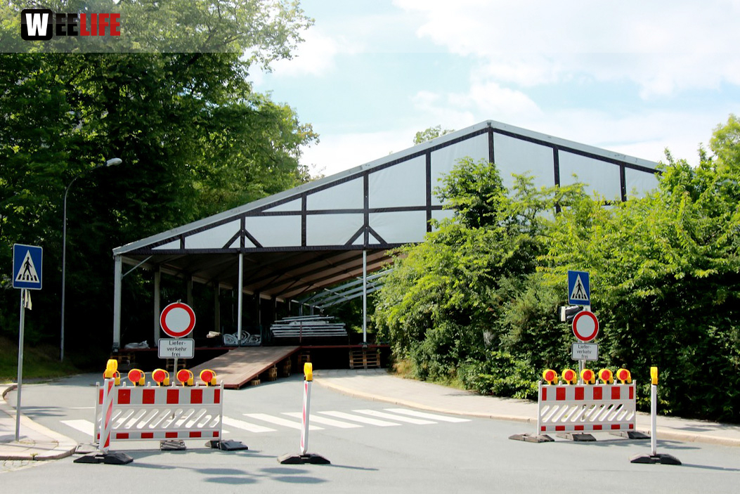 Volksfestaufbau Die Halln