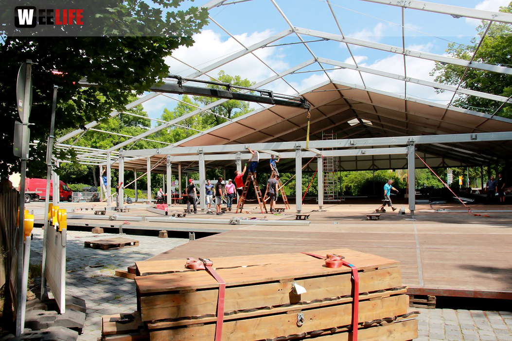 Volksfestaufbau Die Halln