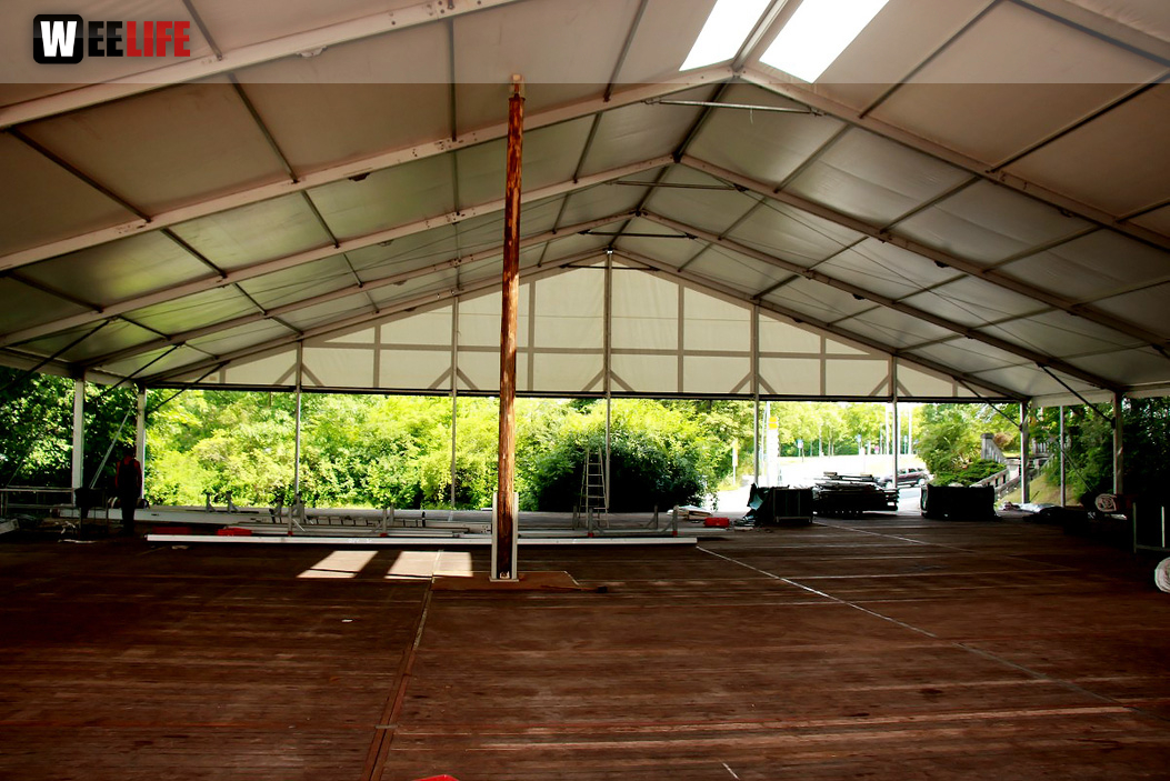 Volksfestaufbau Die Halln