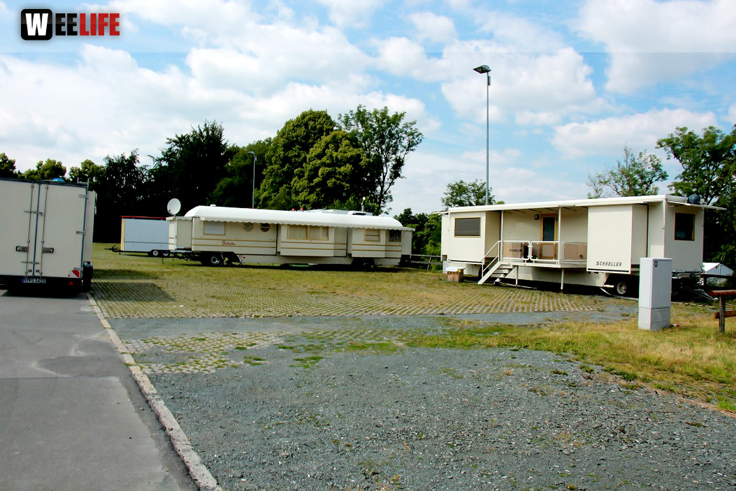 Volksfestaufbau Die Halln