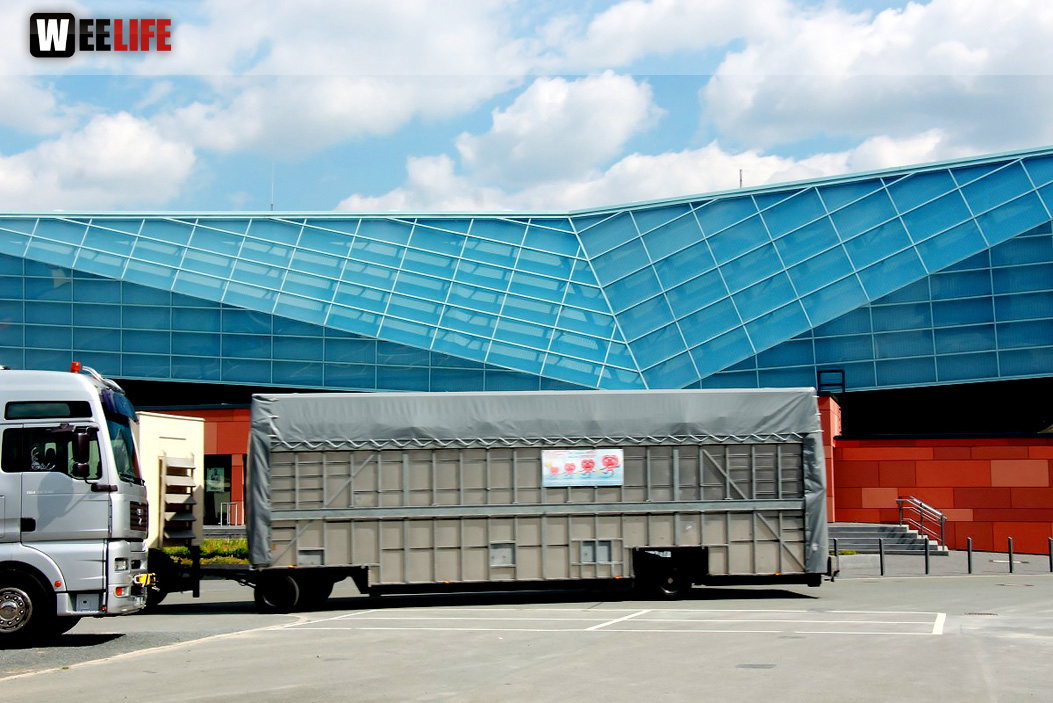 Volksfestaufbau Die Halln