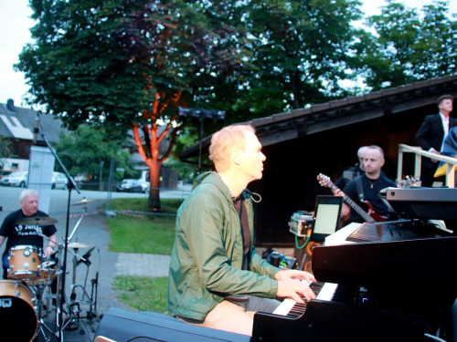 Sommerabend am Saaleufer mit Joy in Belief – Foto 9
