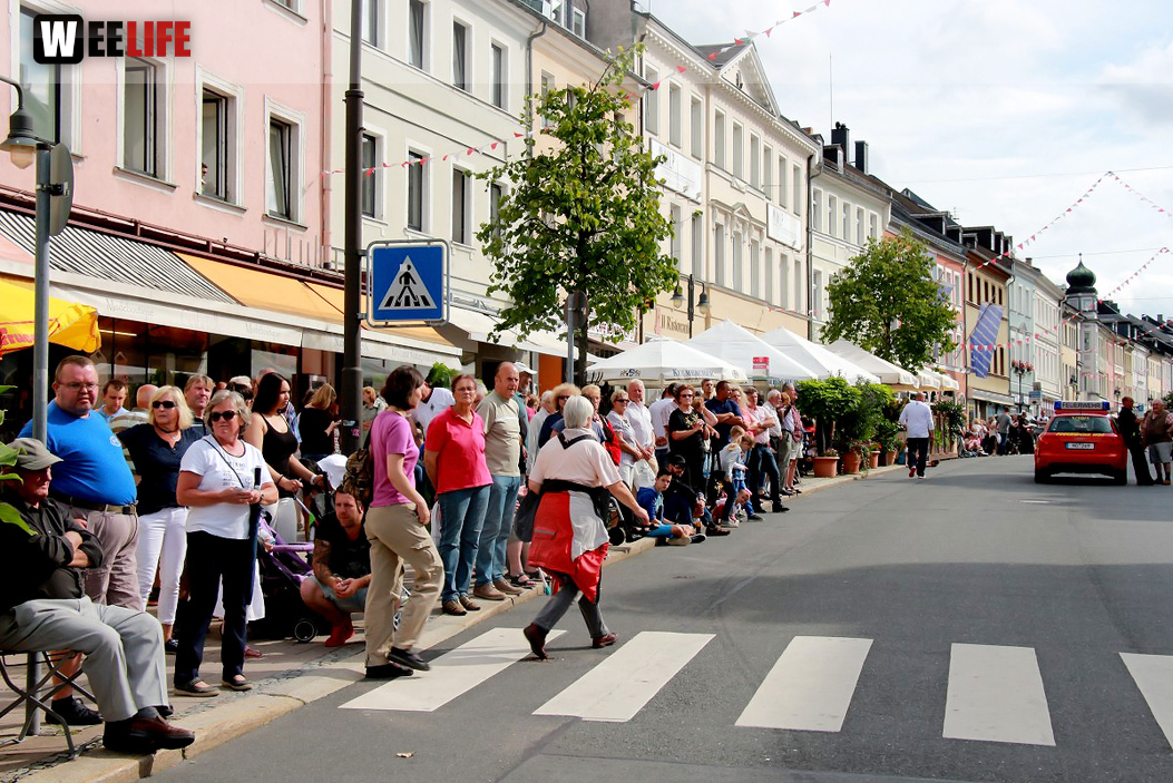 Hofer Volksfest 2016 Festzug Zuschauer