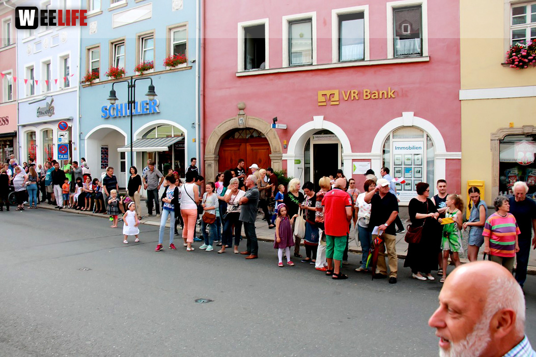 Hofer Volksfest 2016 Festzug Zuschauer
