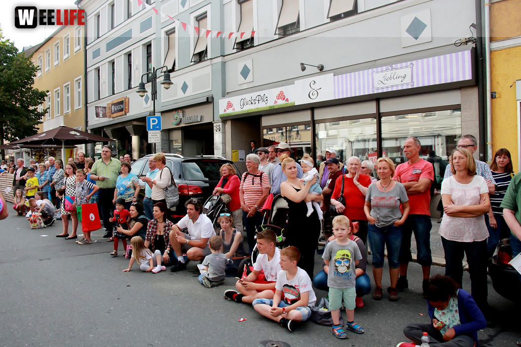 Hofer Volksfest 2016 Festzug Zuschauer