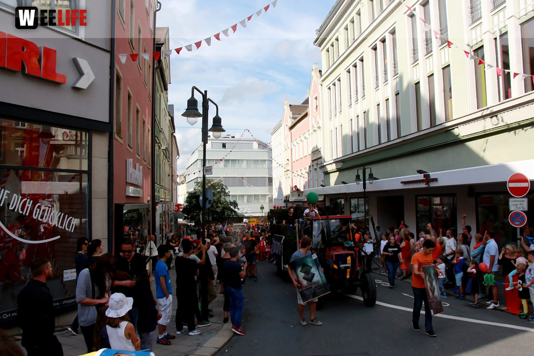 Hofer Volksfest 2016 Festzug Zuschauer