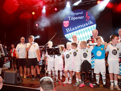 Hofer Volksfest 2016 Tag 1 Freitag Ehrung von den Jugendfussballern SpvGG Bayern Hof – Foto 5