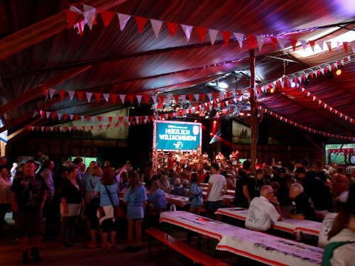 Hofer Volksfest 2016 Tag 1 Freitag Nach dem Umzug  Original Töpener Blasmusik – Foto 5