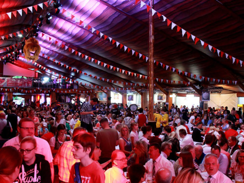 Hofer Volksfest 2016 Tag 1 Freitag Nach dem Umzug  Original Töpener Blasmusik – Foto 21