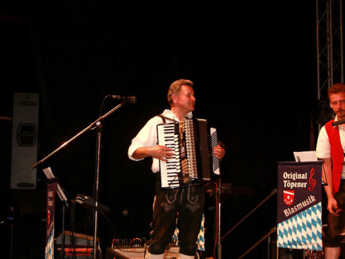 Hofer Volksfest 2016 Tag 1 Freitag Abends Original Töpener Blasmusik – Foto 9
