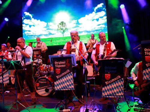 Hofer Volksfest 2016 Tag 1 Freitag Abends Original Töpener Blasmusik – Foto 12