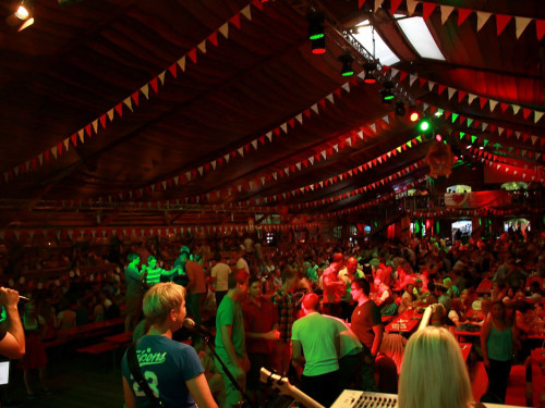 Hofer Volksfest 2016 Tag 2 Samstag Tag der Landjugend  Die Störzelbacher – Foto 7