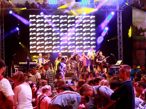 Hofer Volksfest 2016 Tag 2 Samstag Tag der Landjugend  Die Störzelbacher – Foto 18