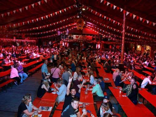 Hofer Volksfest 2016 Tag 3 Sonntag Abends Münchner Zwietracht Festplatz – Foto 3