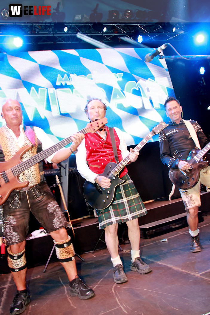 Hofer Volksfest 2016 Tag 3 Sonntag Abends Münchner Zwietracht Festplatz