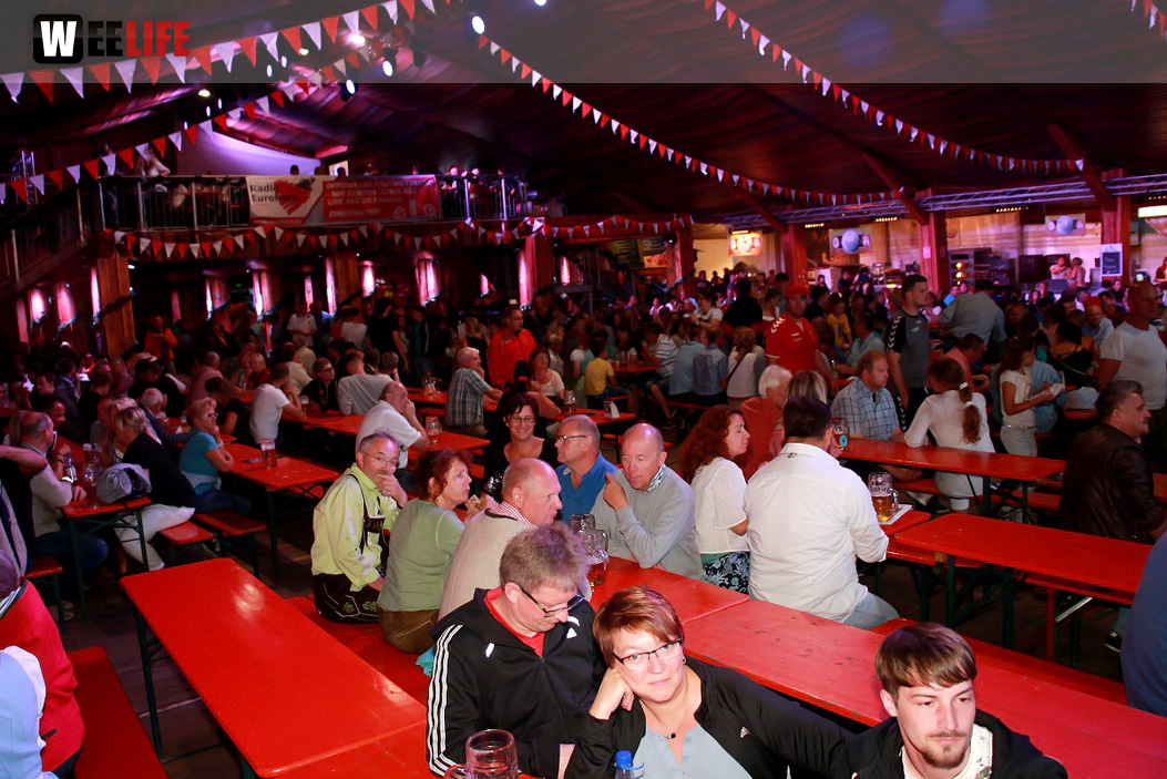 Hofer Volksfest 2016 Tag 3 Sonntag Abends Münchner Zwietracht Festplatz